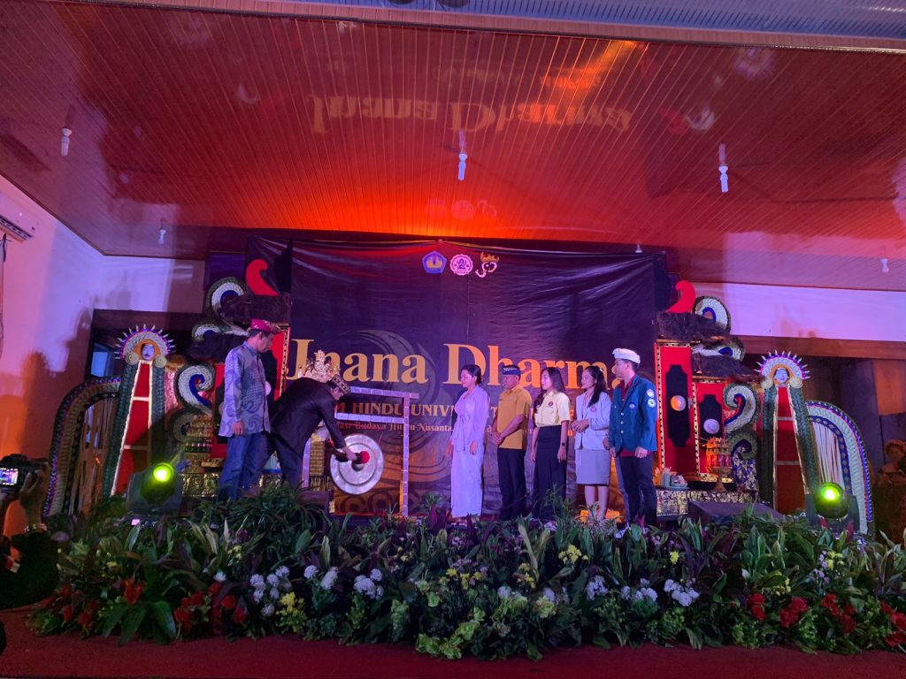 UKM Hindu Unila Sukses Laksanakan Jnana Dharma 2023 Bertajuk Aktualisasi Budaya Hindu Nusantara