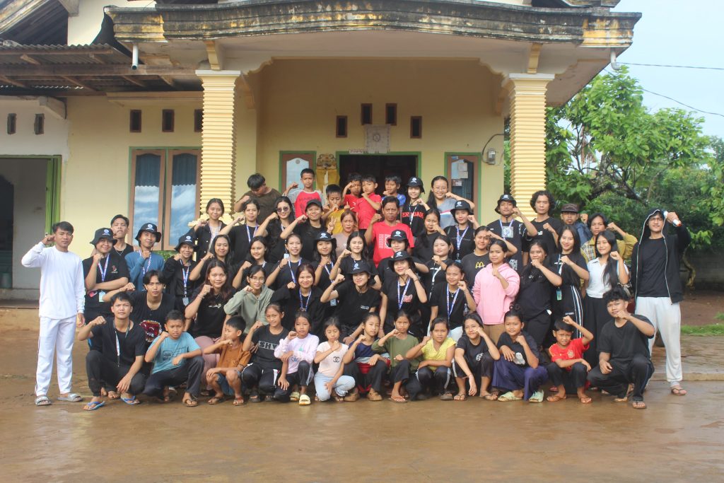 “Mengabdi dengan cinta dalam Membentuk Generasi Hindu yang Berkualitas.” UKM Hindu Unila Goes To Village.